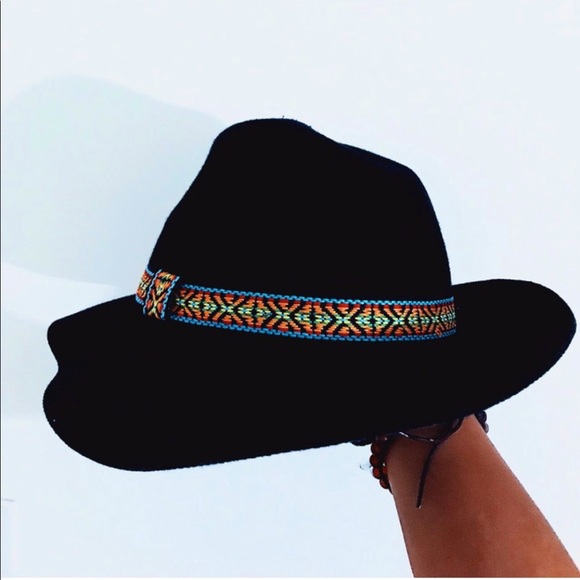 Wide Brimmed Buckle Hat 🖤 💛